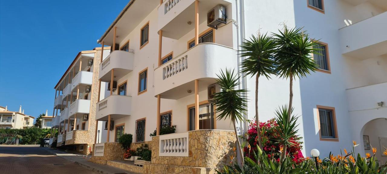 Apartamentos Cabrita Olhos de Agua  Extérieur photo
